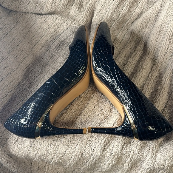 CLASS! Forever Comfort By Next Patent Leather Crocodile Print w/gold heel accent - Picture 9 of 12